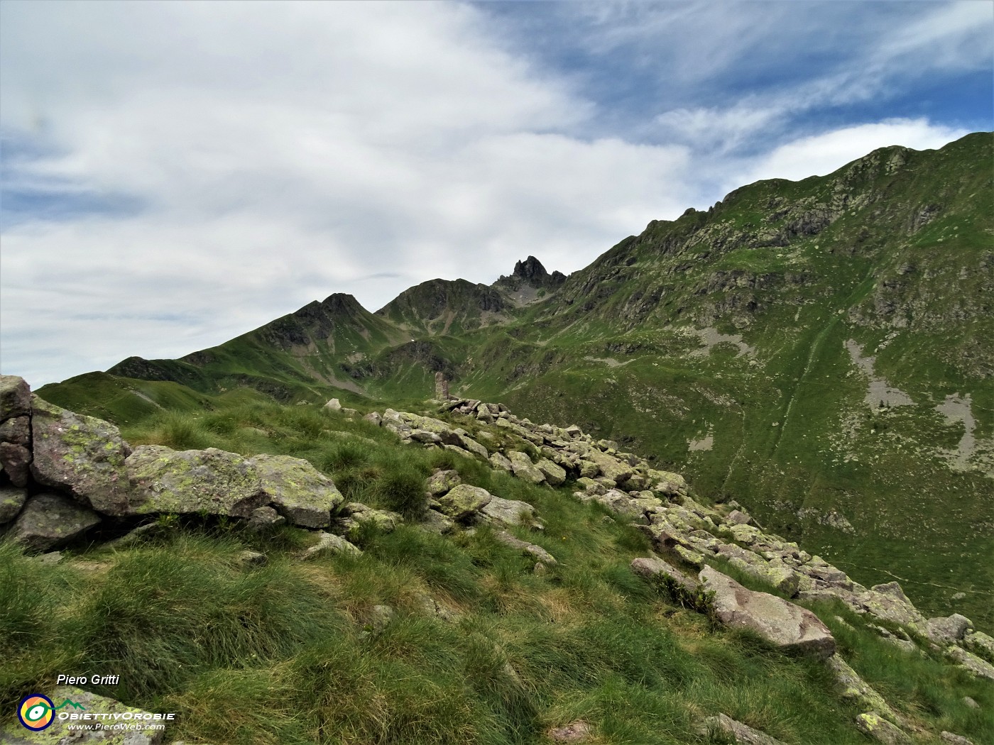 54 In cresta di vetta del Monte Mincucco (2001 m).JPG